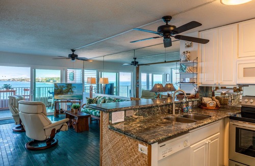 Kailua-Kona Condominio | Frente al mar absoluta! # 232. Vista completa de la bahía de Kailua!