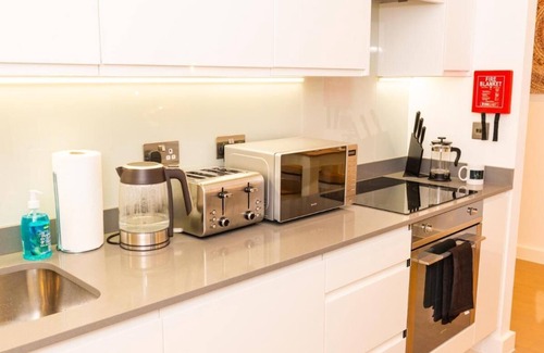 St Albans Apartamento | Absolute Stays on Grosvenor- Free Wifi Families Contractors Longshort Stays
