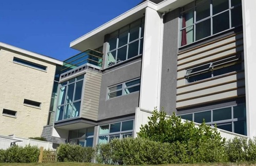Taupo Apartamento | Apartamento frente al mar, wifi gratuito, piscina y kayaks gratis. Locacion central
