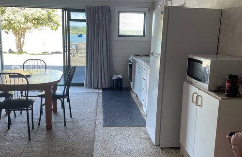 Parua Bay Casa | Absolute Waterfront Self Contained 2 bedroom beachfront unit