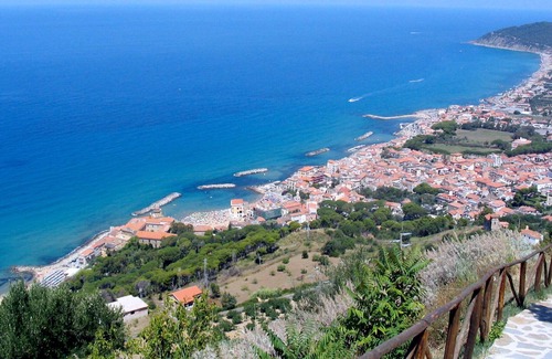 Policastro Bussentino Apartamento | 'Absolutamente gran casa de vacaciones con un gran jardín cerca de la playa'