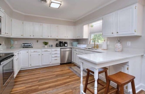 Yaupon Beach Casa | Absolutely Beautiful 3 BR/2.5 BA Beach Cottage-1 Minute to BEACH-PETS-Sleeps 8