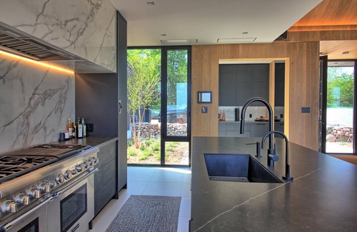 Creemore Otro | Absolutely Stunning Country Home in Creemore! Modern Elegance! Pool! Views!