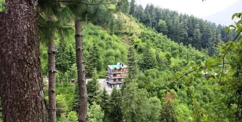 Naggar Hotel | Absoulte Freedom Snowy Water Stream Luxury Cozy BnB Retreat