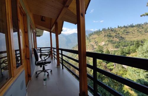 Naggar Hotel | Absoulte Freedom Snowy Water Stream Luxury Cozy BnB Retreat