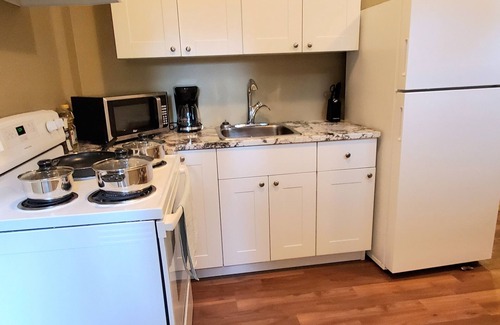 Chilliwack Casa | AC Private 2BR Suite Near Fishing / Heritage Park/Coliseum Center /HWY 1
