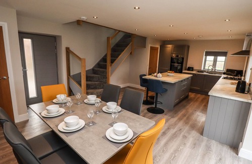 Boston Cabaña | ACACIA BARN, pet friendly, with hot tub in Friskney