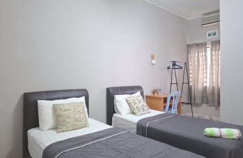 Taman Rapat Damai Casa | ACACIA GUESTHOUSE by Zamanja