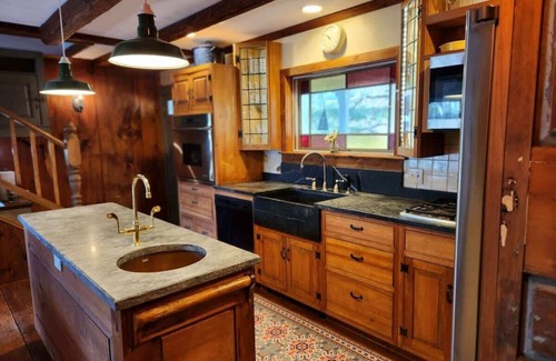 Lamoine Beach Casa | Acadia Lobsterman's Farmhouse & Cottage
