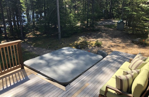 Mount Desert Casa | Tranquil Lakefront Cottage w dock en la prístina Long Pond by Acadia National Park