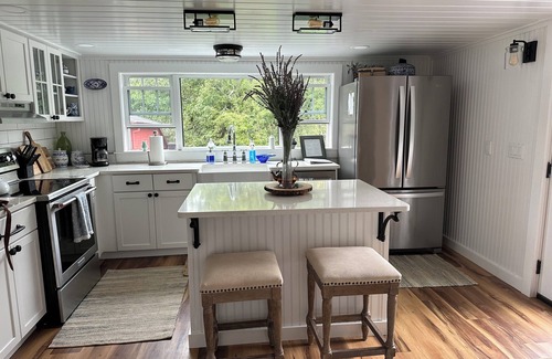 Bernard Cabaña | “ACADIA NATIONAL PARK” Bernard Maine “QUEITSIDE” Near Harbor “Pet Friendly”