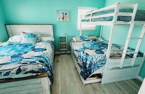Acapulco Village Casa | Acapulco - Upstairs Beachview Beauty 50 steps to a private beach! BYOT