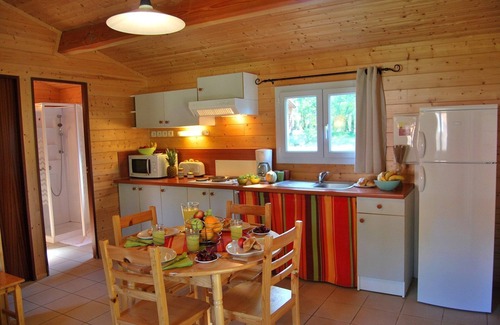Gramat Cabina | Maisonnette confortable avec terrasse | Accès Piscine, Fitness, Sauna!