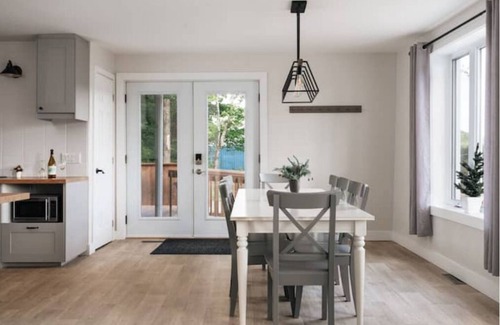 Saint-Leonard-de-Portneuf Casa | Accessible Trails with Private Hot tub and Firepit