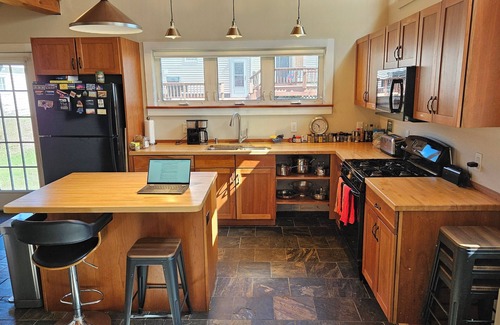 Essex Junction Casa | Access to CITIES/MOUNTAINS/LAKES/CAFES!