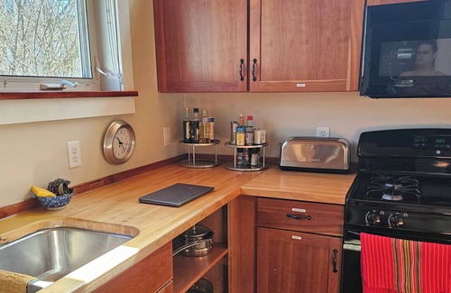 Essex Junction Casa | Access to CITIES/MOUNTAINS/LAKES/CAFES!