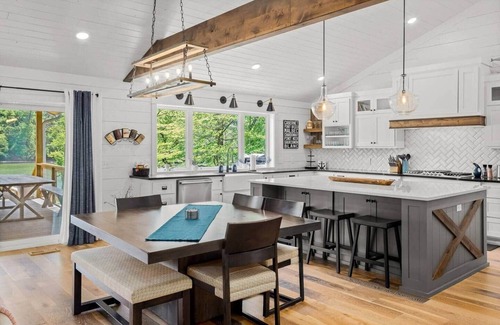 Bella Vista Casa | LAKE, TRAILS, & BEACH: Steps away from your doorstep! Hot Tub now open!