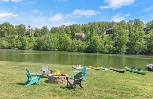 Bella Vista Casa | LAKE, TRAILS, & BEACH: Steps away from your doorstep! Hot Tub now open!