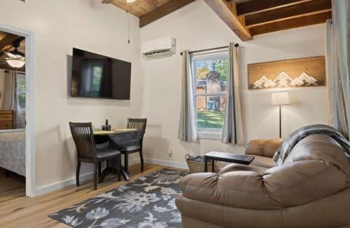 Hendersonville Casa | Accessible 1BR Cottage with Firepit Near Trails