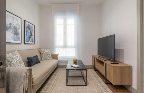Chamberi Apartamento | Accessible 2-Single Bed Apartment in Chamberí Adapted Bathroom, Quevedo III