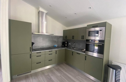 Biddinghuizen Casa | Accessible chalet with 3 bedrooms, an adapted bathroom and a terrace
