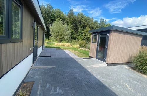 Biddinghuizen Casa | Accessible chalet with 3 bedrooms, an adapted bathroom and a terrace
