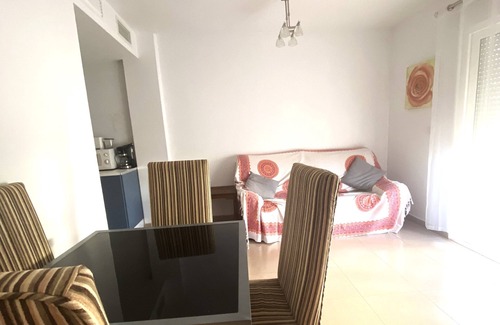 Puerto de Mazarrón Apartamento | Accessible apartment 50 metres to beach ,large communal pool, sea view balcony