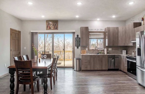 Council Bluffs Casa | Accessible Escape- Completely Handicap accessible!