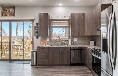 Council Bluffs Casa | Accessible Escape- Completely Handicap accessible!