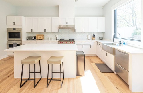 Edison Casa | Accessible, Executive 4 bed, 4 bath, Office, EV Charger, Fenced Yard, Garage