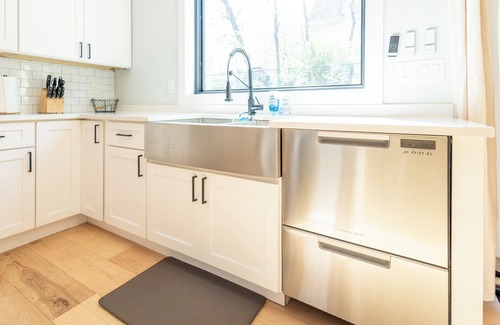 Edison Casa | Accessible, Executive 4 bed, 4 bath, Office, EV Charger, Fenced Yard, Garage