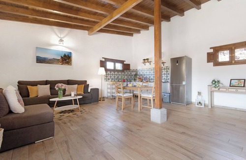 Santa Lucia Casa | Casa de vacaciones accesible 'El Algarrobero' con vistas a la montaña y piscina privada