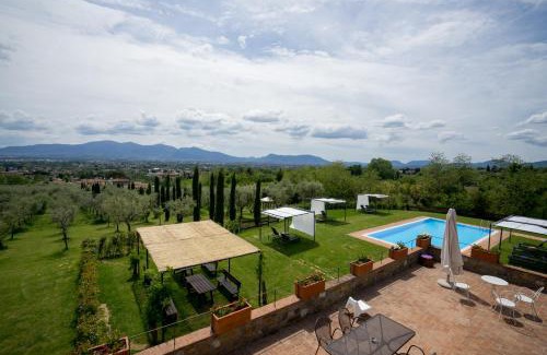 Capannori Apartamento | Accogliente alloggio con vista e piscina