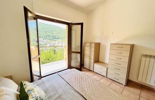 Fiuggi Apartamento | Accogliente Appartamento con Balcone Panoramico Fino a 3 Persone, Vicino al Centro Storico