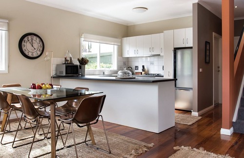 Daylesford Casa | Accolade - a stone's throw from Lake Daylesford