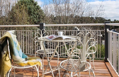 Daylesford Casa | Accolade - a stone's throw from Lake Daylesford
