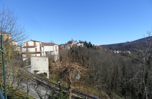 Montaldo di Mondovi Apartamento | Accommodation overlooking the forest for a quiet vacation
