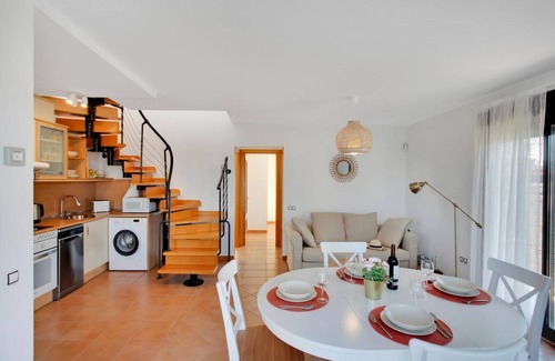 La Oliva Villa | Alojamiento 'Casa Bonita Lajares Fuerteventura' con vistas al mar, piscina compartida y Wi-Fi
