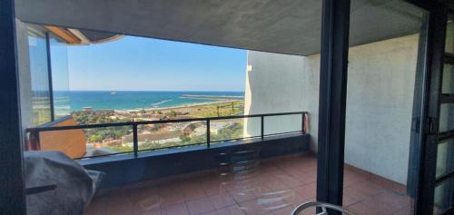 Durban Point Apartamento | Accommodation Front - Tastefully Furnished 6 Sleeper with Ocean Views