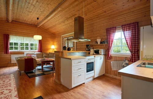 Axland Cabina | Accommodation in the forest by the lake. Come and visit us in Sweden