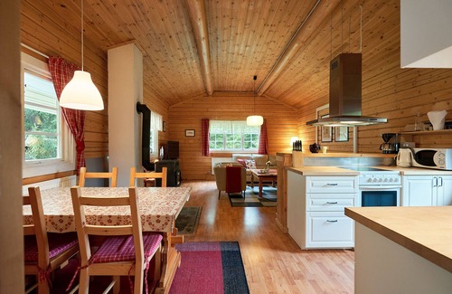 Axland Cabina | Accommodation in the forest by the lake. Come and visit us in Sweden