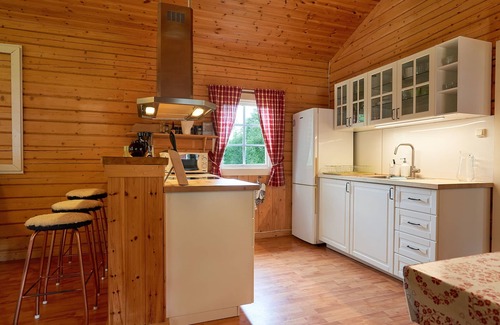 Axland Cabina | Accommodation in the forest by the lake. Come and visit us in Sweden