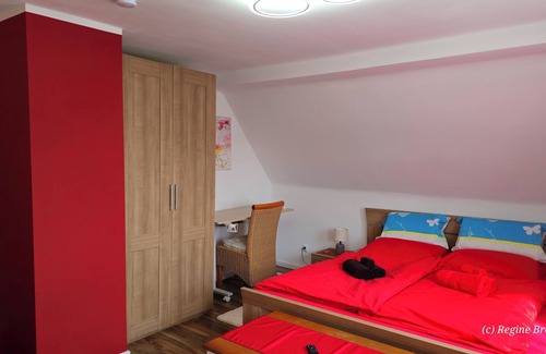 Grevenbroich Cama Y Desayuno | Accommodation is conveniently located between the major cities of Cologne/Düsseldorf/Aachen