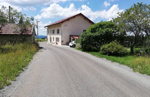 Paroisse des Monts de Bienne Apartamento | Alojamiento situado a 1000 metros en el campo