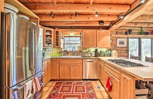 Accord Cabina | Accord Vacation Rental w/ Pool & Hot Tub!