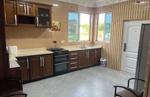Accra Apartamento | Luxury 2BR Accra, Near Beach with WiFi, Breakfast, 20min Airport.