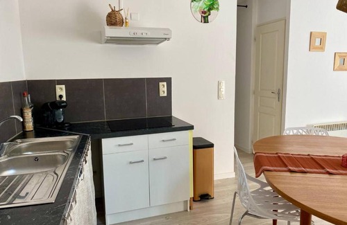 Lezignan-Corbieres Apartamento | Accueillant petit T2 cœur de centre ville