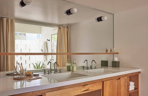Palm Springs Hotel | Ace Hotel and Swim Club