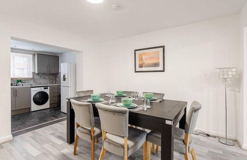 Manchester Casa | Ace Place - Pool Table - Etihad - Opp Train Statio