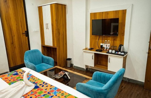 Rau Complejo | Aceotel Resort 7th Cloud Indore